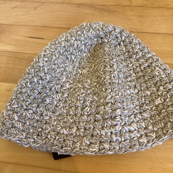 NWOT Women's Knit Winter Hat Beanie Cream Beige Hand Made with Rosette Poyen - Picture 3 of 5